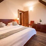 Miss Sophie's Charles Bridge 4*