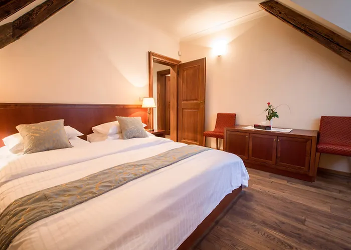 Miss Sophie's Charles Bridge 4*