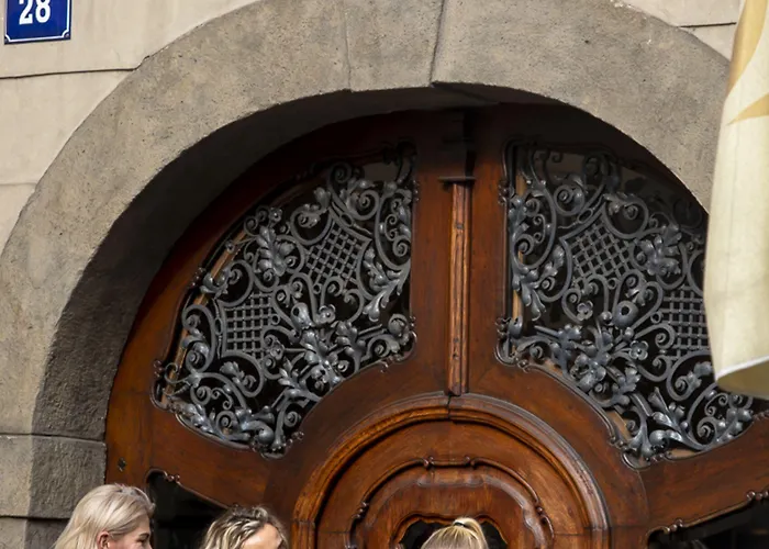 Miss Sophie's Charles Bridge Praga