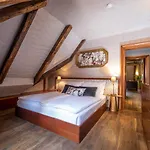 Miss Sophie's Charles Bridge Szálloda 4*