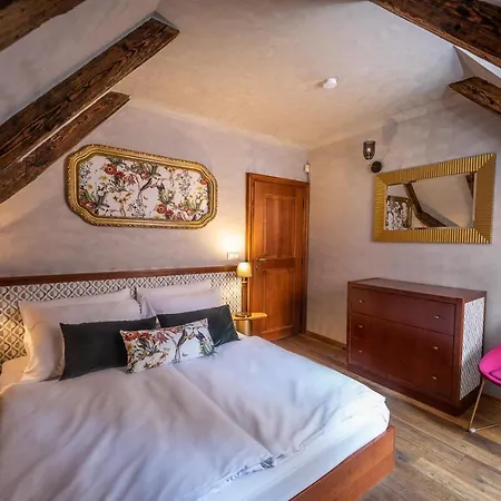 Miss Sophie's Charles Bridge 4* Praga
