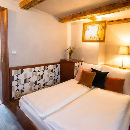 Miss Sophie's Charles Bridge 4* Praga