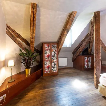 Miss Sophie's Charles Bridge 4*