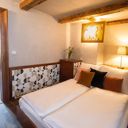 Miss Sophie's Charles Bridge 4* Prague