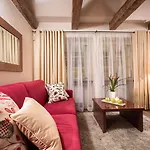 Miss Sophie's Charles Bridge 4*