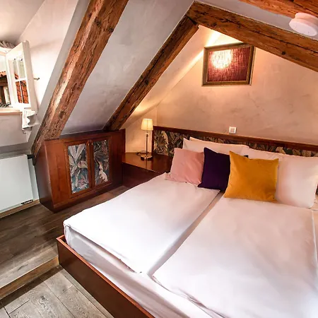 Miss Sophie's Charles Bridge 호텔 4*