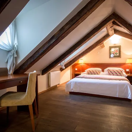 호텔 Miss Sophie's Charles Bridge 4*