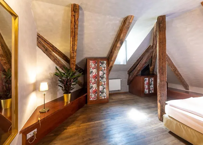 Miss Sophie's Charles Bridge 4*