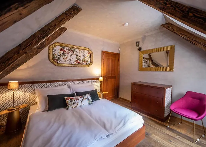 Miss Sophie's Charles Bridge 4* פראג